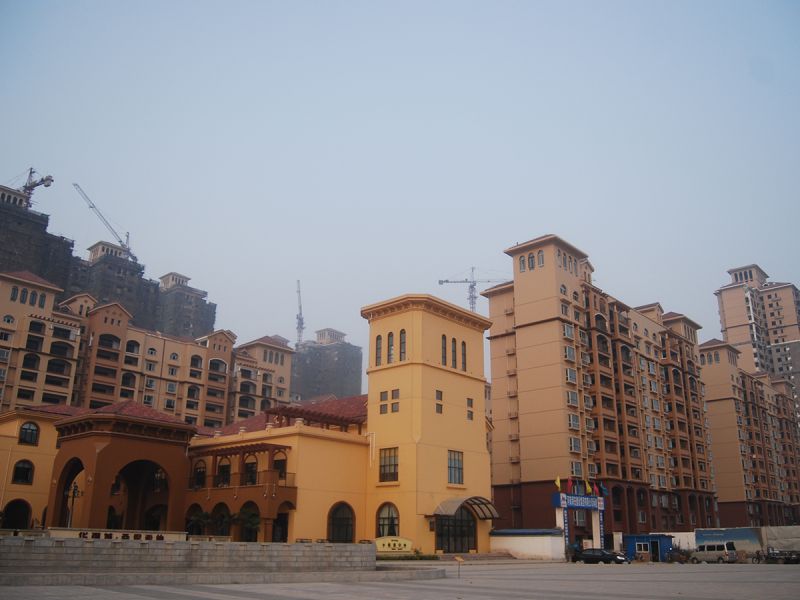 華強(qiáng)城一期二標(biāo)段工程（2010年省文明工地、省“結(jié)構(gòu)中州杯”工程