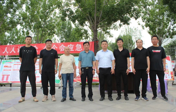 人人講安全 個(gè)個(gè)會應(yīng)急 | 集團(tuán)公司積極參加安陽市“安全生產(chǎn)宣傳咨詢?nèi)铡被顒?>
                                                                    </div>
                                <div   id=